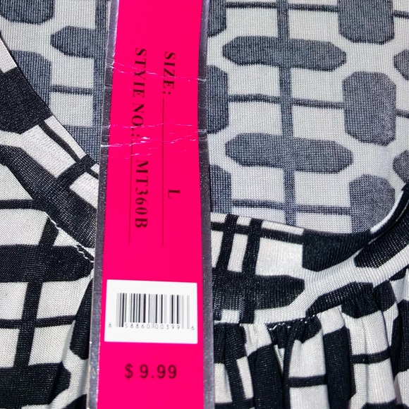 *New* Abstract Shirt - Picture 5 of 5